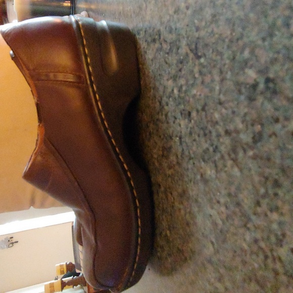 Shoe - Picture 2 of 3